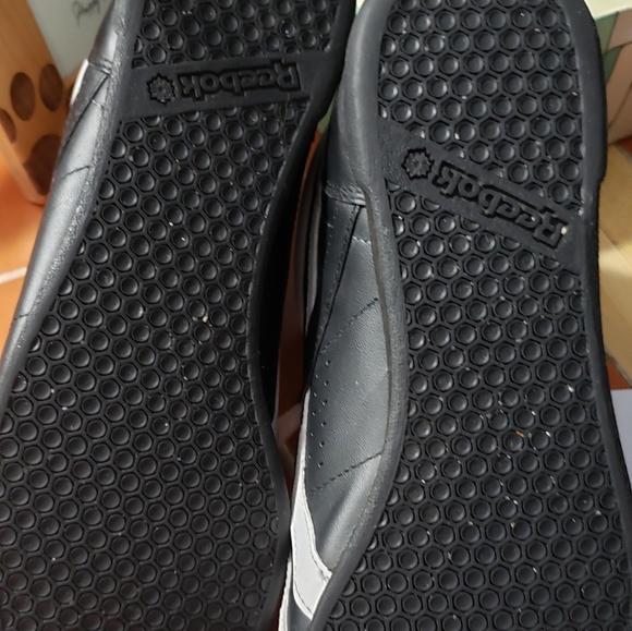 Hit Top Reeboks - Picture 2 of 4